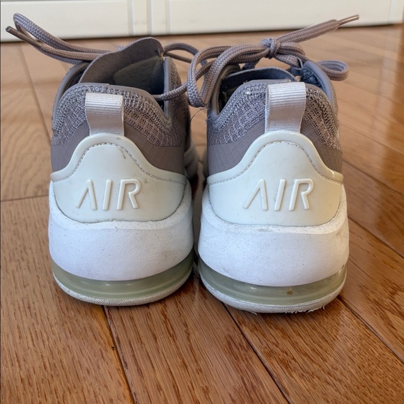 🩶 Women’s Nike Light Gray and White Sneakers 👟 - Picture 2 of 11